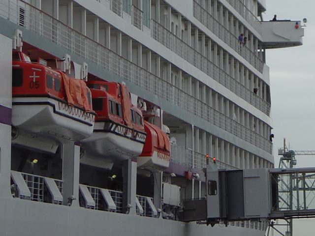 Cruiseschip ms Seven Seas Navigator van Carlson Groups aan de Cruise Terminal Rotterdam